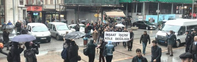 İÜ Öğrencileri İnşaat İşçilerinin Yanında