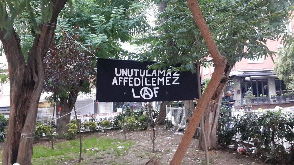 Lise Anarşist Faaliyet, Ankara’da gerçekleşen katliama karşı, Kadıköy Bahariye Caddesi’ne “Unutulamaz Affedilemez” yazılı pankart astı. Asılan pankartın polisler tarafından sökülmesi üzerine, tekrar pankart asıldı.