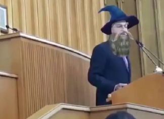 Canlı Yayın Sırasında ‘Face Effects’ Eklentisi Açık Kaldı: Kılıçdaroğlu Gandalf Kılığına Girdi