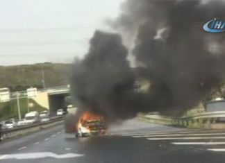 Bayrampaşa Otoyolda Yanan Araç Durdurulamadı