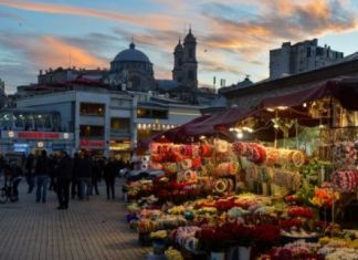 Taksim Çiçekçileri Meydandan Atılıyor
