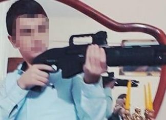 Pompalı Tüfekle Poz Verirken Arkadaşını Vurdu