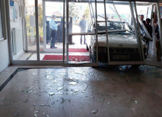 Sulama Birliği’ne Kızdı Hükumet Konağına Kamyonla Daldı