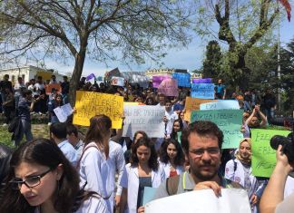 Beyazıt’ta “Üniversitemizi Terketmiyoruz” Eylemi