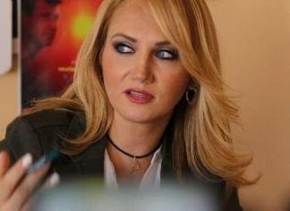 Sanatçı Pınar Aydınlar Tutuklandı