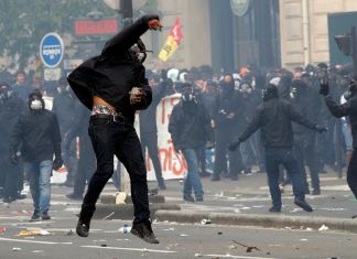 Paris’te 1 Mayıs Çatışması