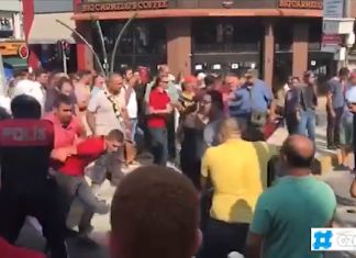 Kadıköy’de Savaş Karşıtı Eylem Yapan Liselilere Polis Saldırdı