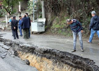 Zonguldak’ta Heyelan Oldu Yol Çöktü
