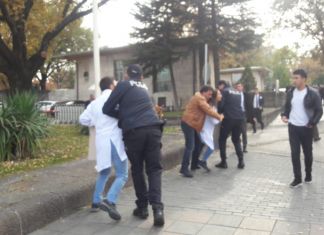 Meclis Önünde Eylem: İki Doktor Gözaltına Alındı