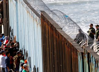 İlk Göçmen Kafilesi ABD Sınırında