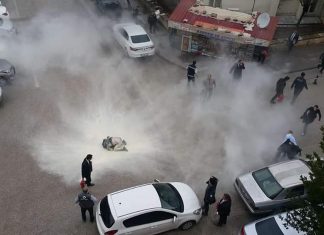 Hatay Valiliği Önünde ‘Çocuklarım Aç’ Diyerek Bedenini Ateşe Verdi