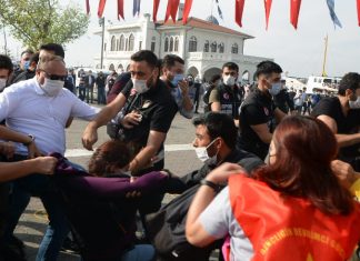 Kadıköy’de Gençlik Eylemine Polis Saldırısında En Az 50 Kişi Gözaltına Alındı