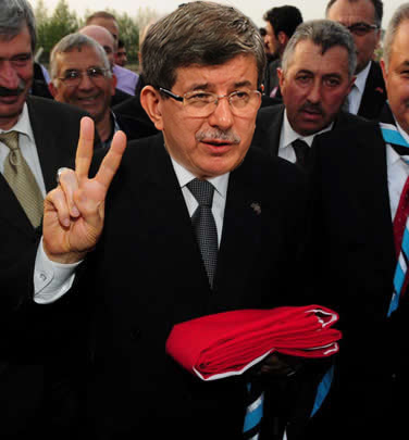 Davutoğlu’ndanYeni Kitap Stratejik Rezillik